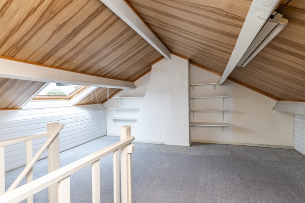 Foto - Te koop: Een ruime twee-onder-een kapwoning met inpandige garage, groot souterrain en goed formaat tuin gelegen op het Zuidwesten op een prima locatie in Wijlre.
